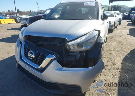 2018 Nissan Kicks S z USA, uszkodzony, nr VIN 3N1CP5CU2JL522012